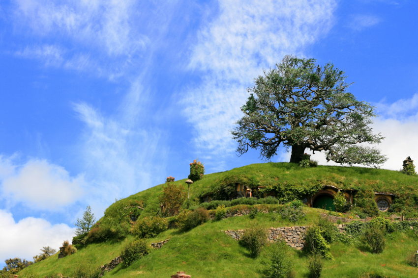 Bag-End-Hobbiton-film-set-New-Zealand.jp