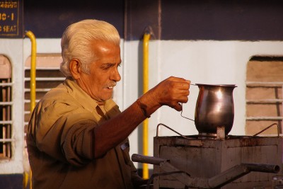 Chai-seller-at-Delhi-train-station-India