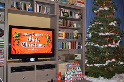Christmas traditions with the tree for a dreamy white Christmas