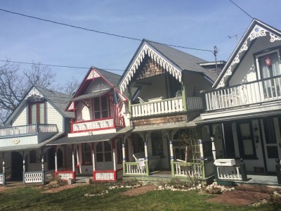 GINGERBREAD HOUSES