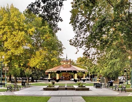 Monday off in the Healdsburg plaza